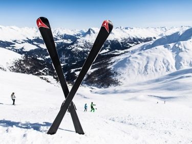 Ski-/Snowboardunfälle: Verletzungsarten und -prävention
